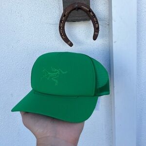 NWOT Men's Arc'teryx Bird Trucker Curved SnapBack (O/S)